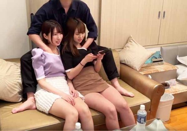 FC2-PPV-4389947 漂亮在校大学生服侍双飞，原因是金主给了这个月的零花钱